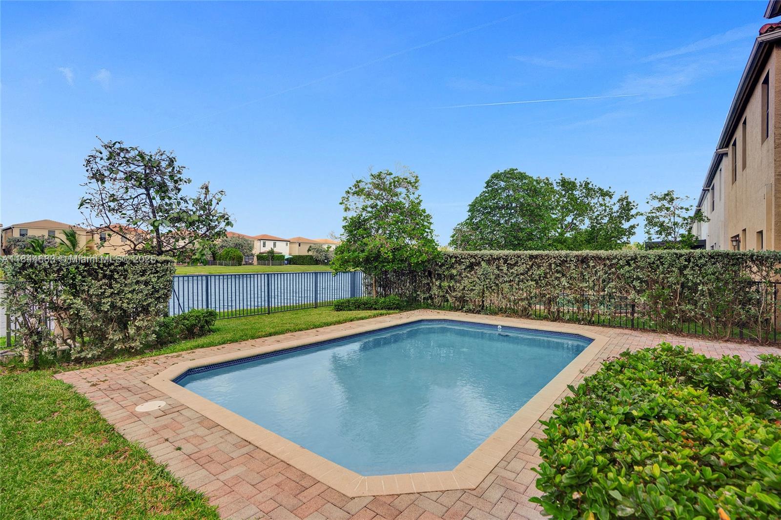 CHAMPION LAKES - Residential