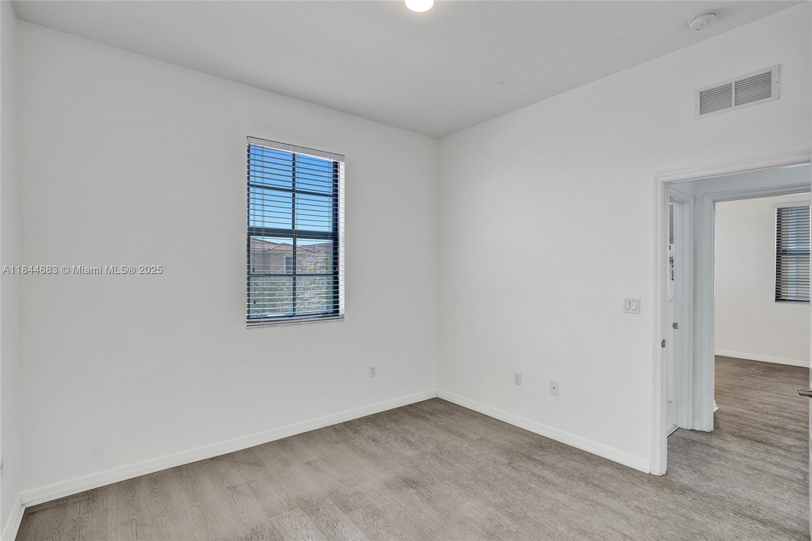 CHAMPION LAKES - Residential