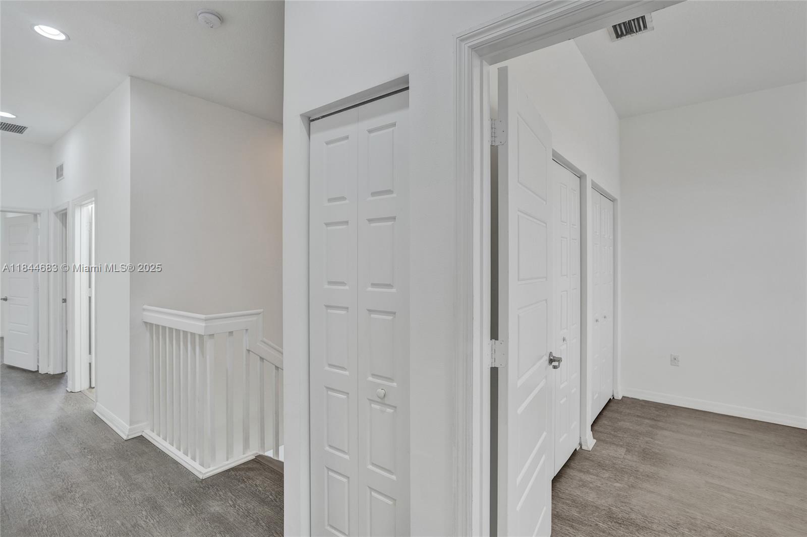 CHAMPION LAKES - Residential