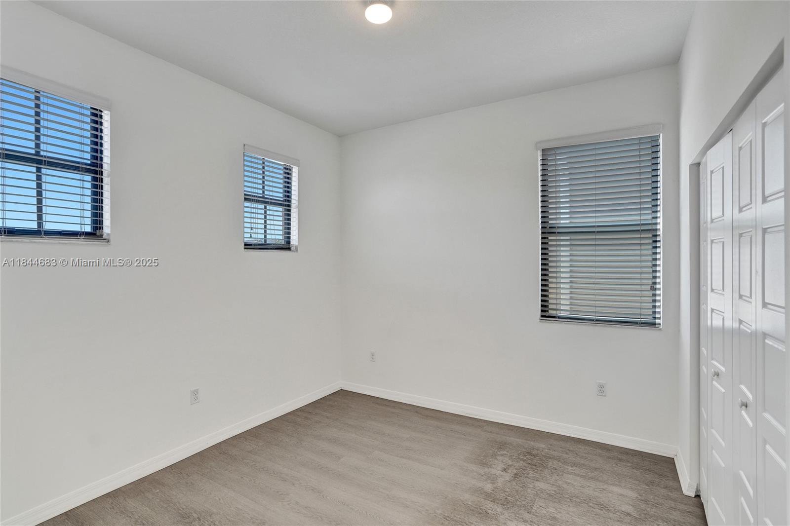 CHAMPION LAKES - Residential