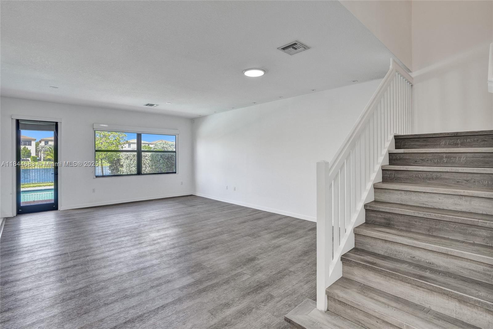 CHAMPION LAKES - Residential