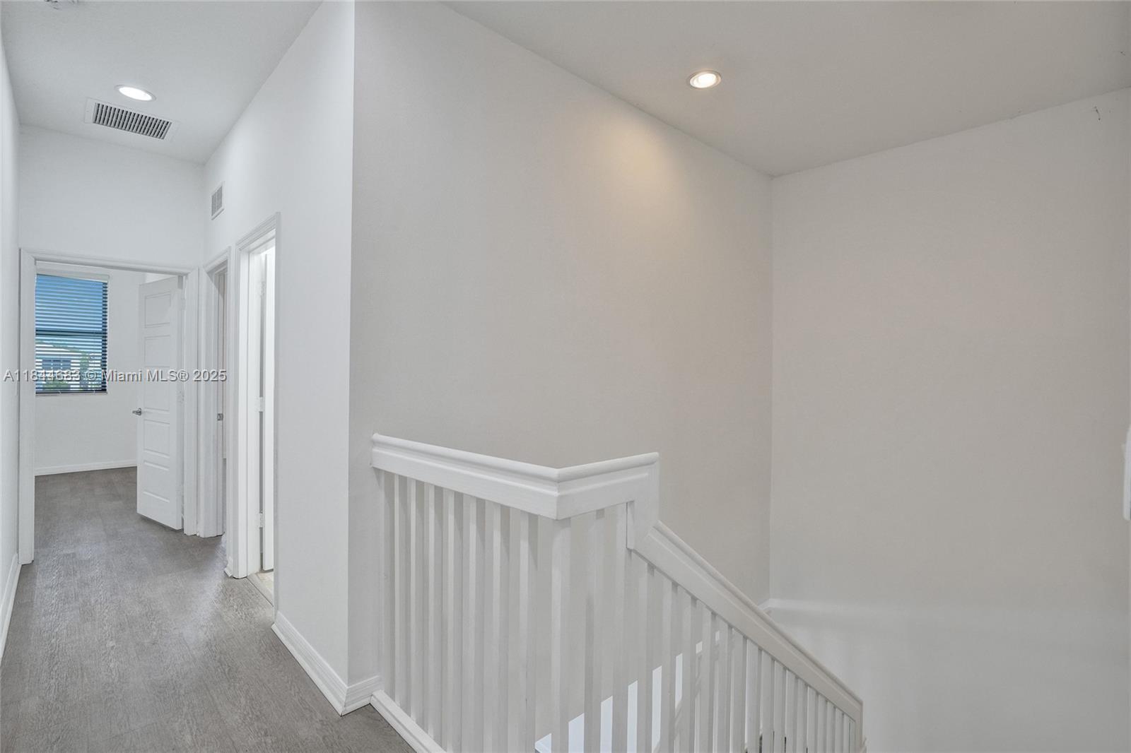 CHAMPION LAKES - Residential