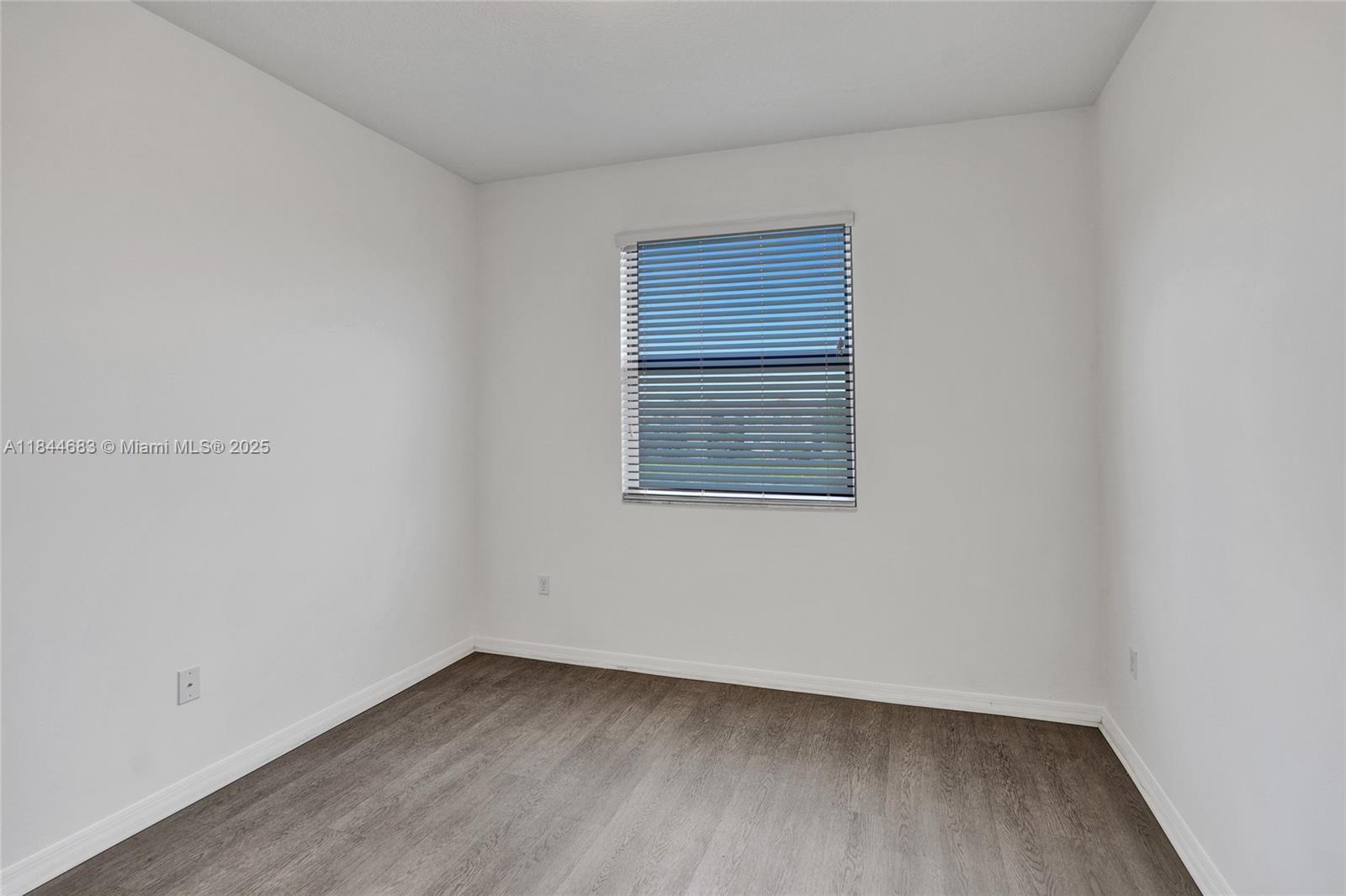 CHAMPION LAKES - Residential