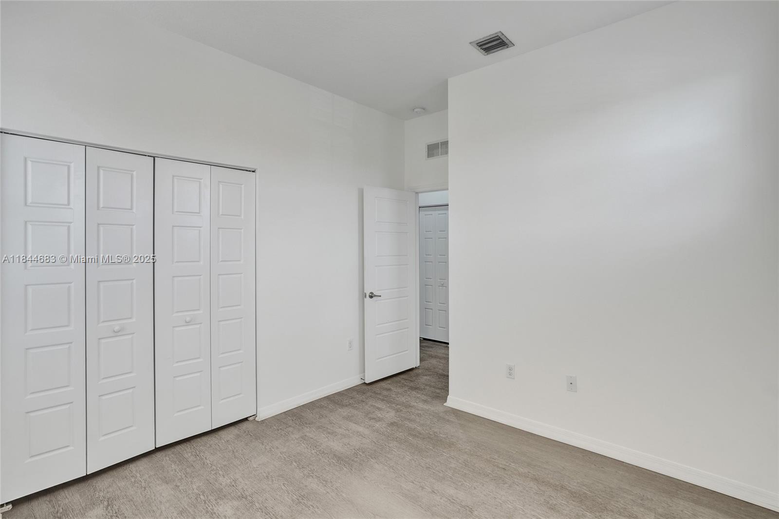 CHAMPION LAKES - Residential