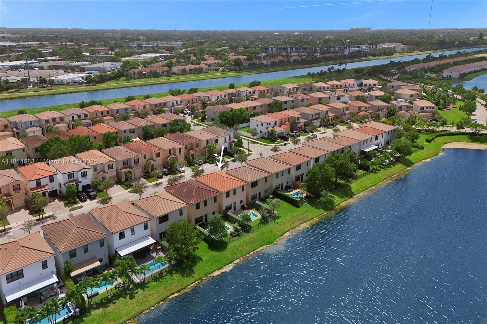 CHAMPION LAKES - Residential