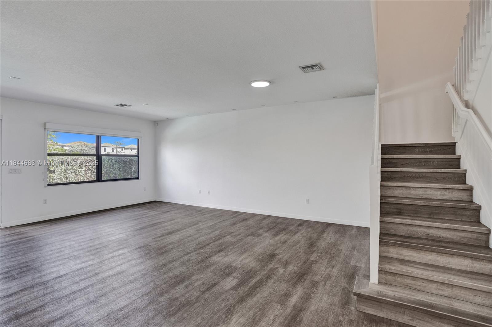 CHAMPION LAKES - Residential