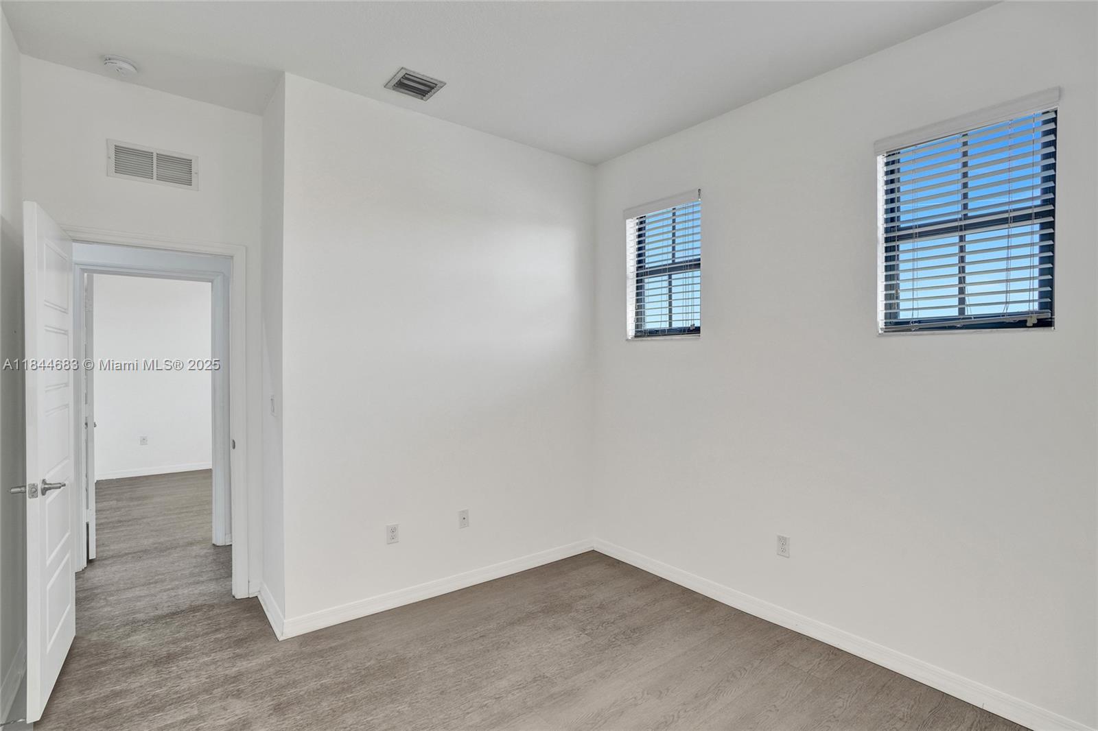 CHAMPION LAKES - Residential