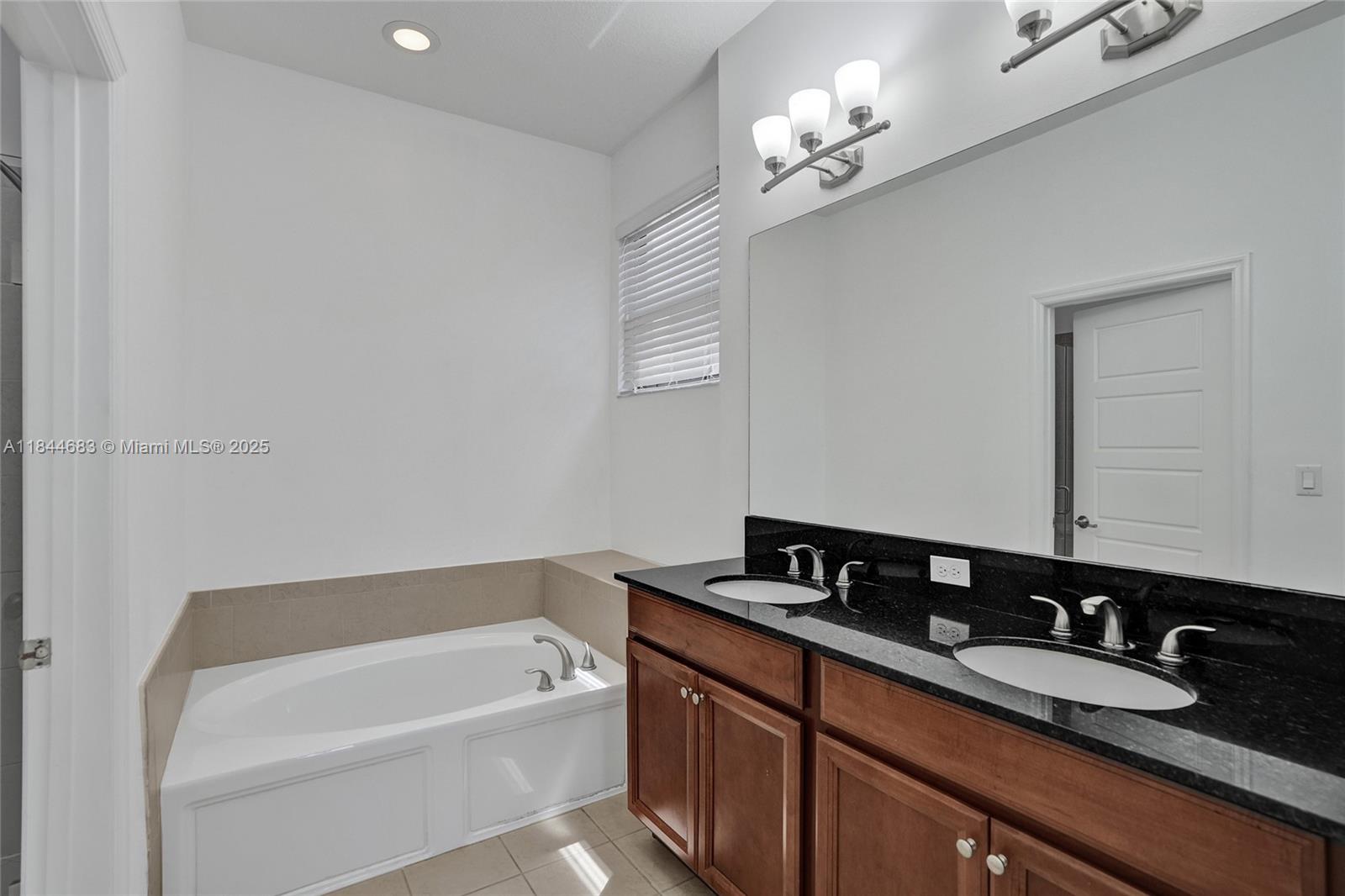 CHAMPION LAKES - Residential