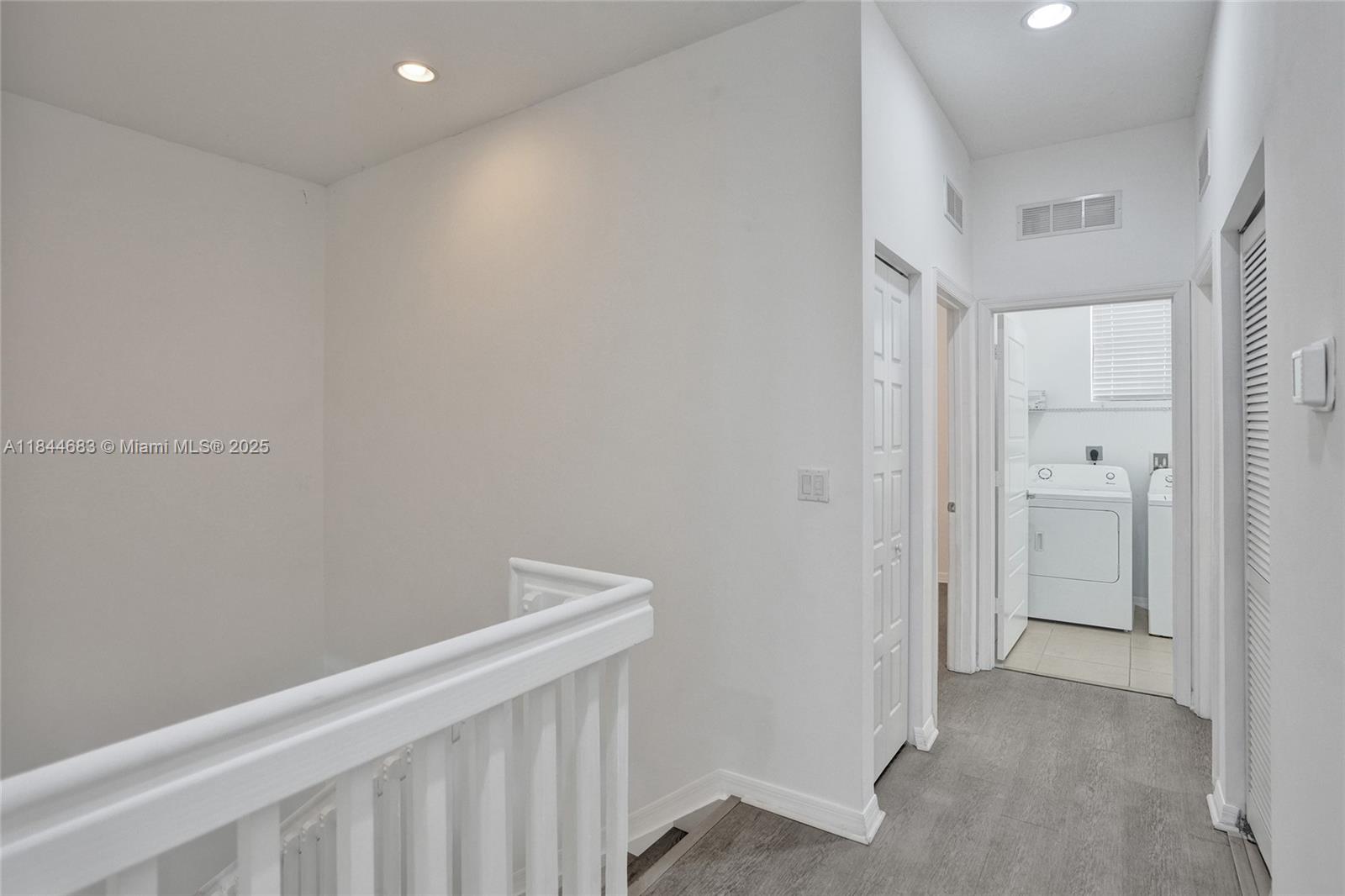 CHAMPION LAKES - Residential