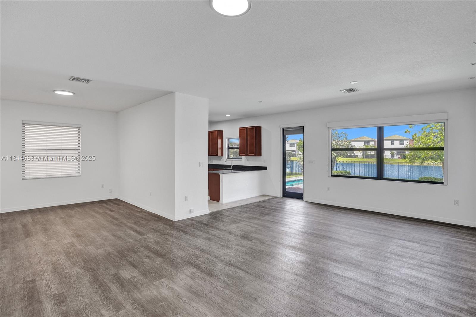 CHAMPION LAKES - Residential