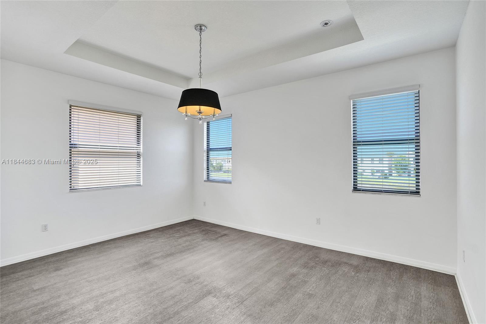 CHAMPION LAKES - Residential