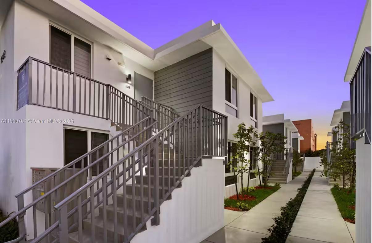 LAWRENCE ESTATE LAND CO - Residential Lease