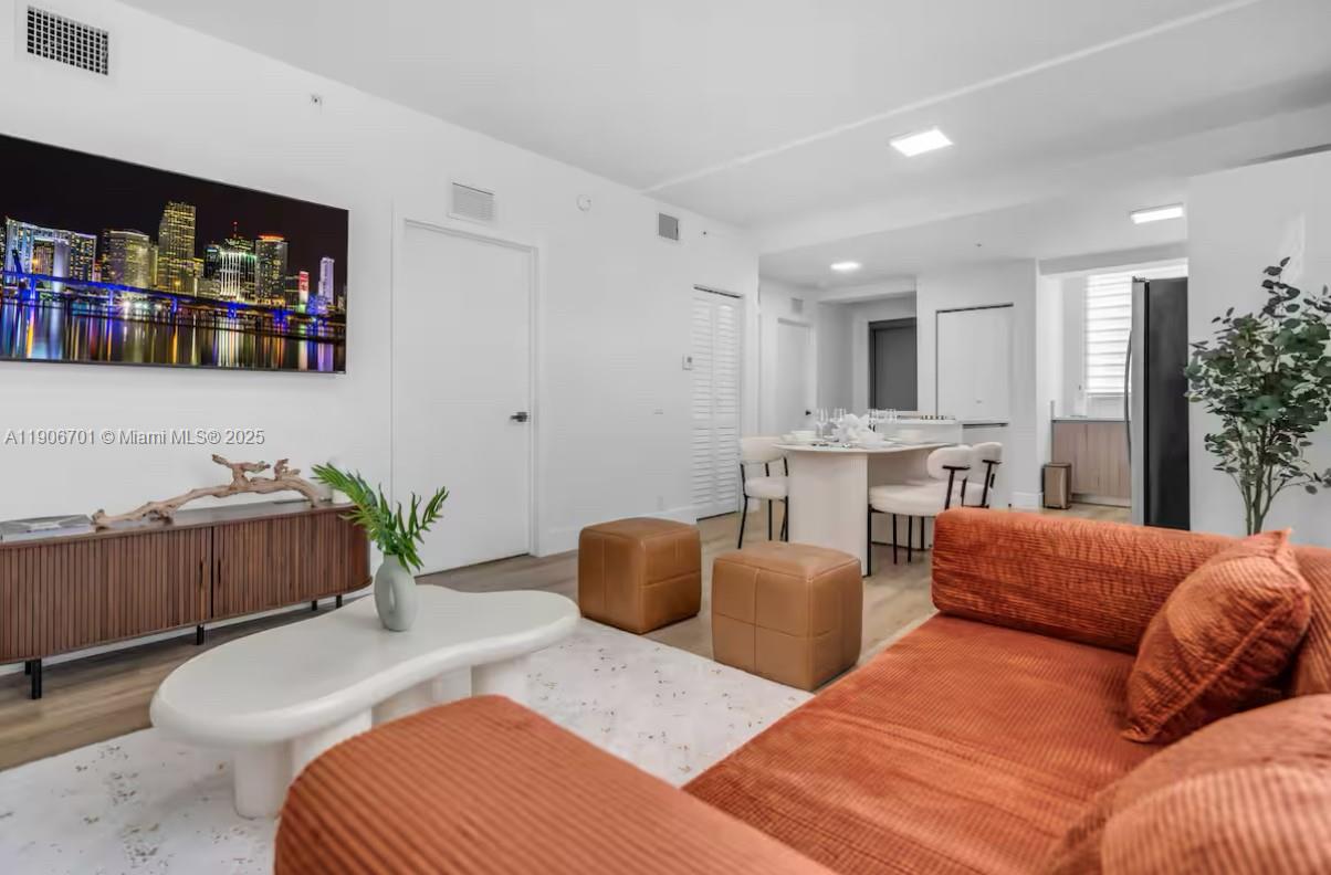 LAWRENCE ESTATE LAND CO - Residential Lease