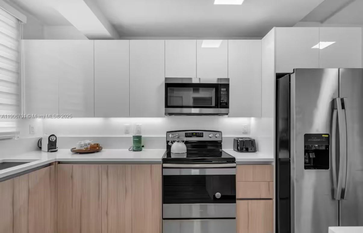 LAWRENCE ESTATE LAND CO - Residential Lease