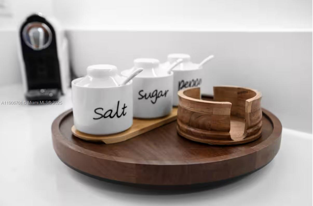 LAWRENCE ESTATE LAND CO - Residential Lease