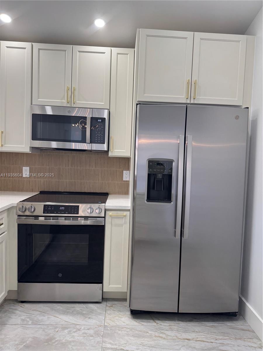 U S LEND LEASE PLAT NO ON - Residential