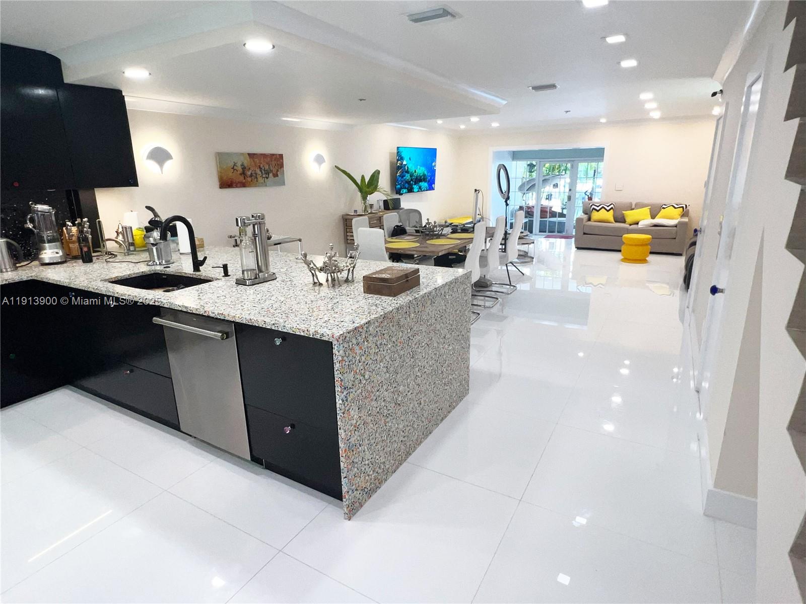 BEACH CLUB VILLAS CONDO - Residential Lease