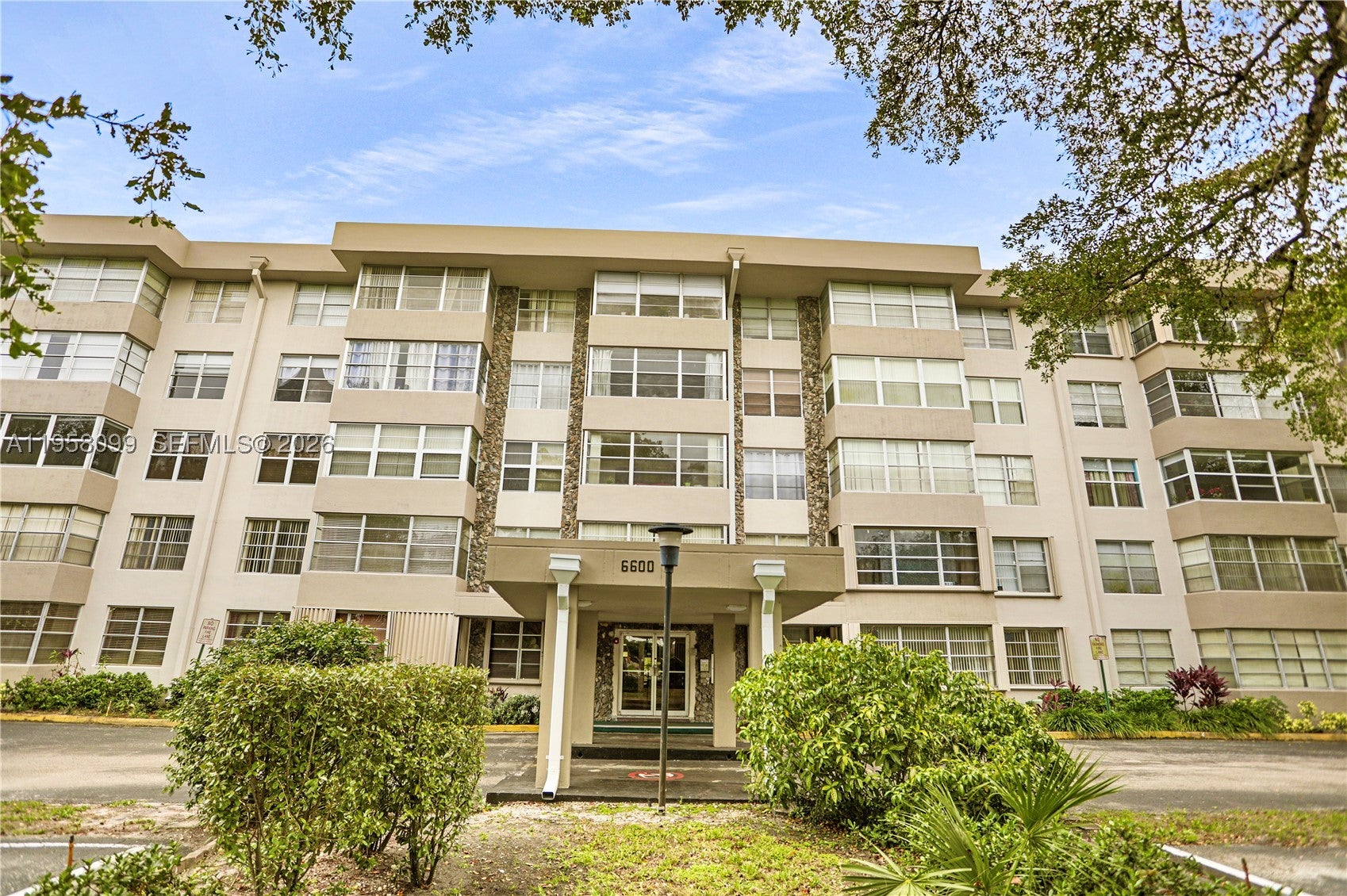 6600 Cypress Rd 105, Plantation FL 33317