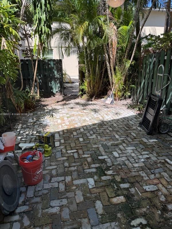 LAUDERDALE CITY CENTER - Residential Lease