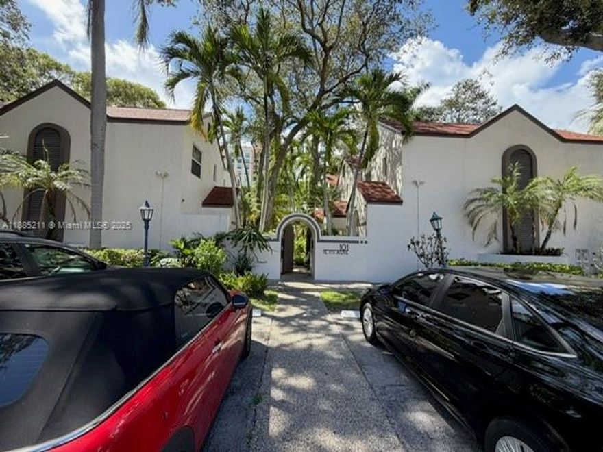 LOCATION, LOCATION, LOCATION!  BEAUTIFUL AND COMPLETELY RENOVATED 2 BEDROOM , 1.5 BATH TOWNHOME WALKING DISTANCE TO LAS OLAS BLVD.  ENJOY ALL THE DINING AND LIFE DOWNTOWN FT LAUDERDALE HAS TO OFFER!
CHARMING, SMALL GATED COMPLEX.