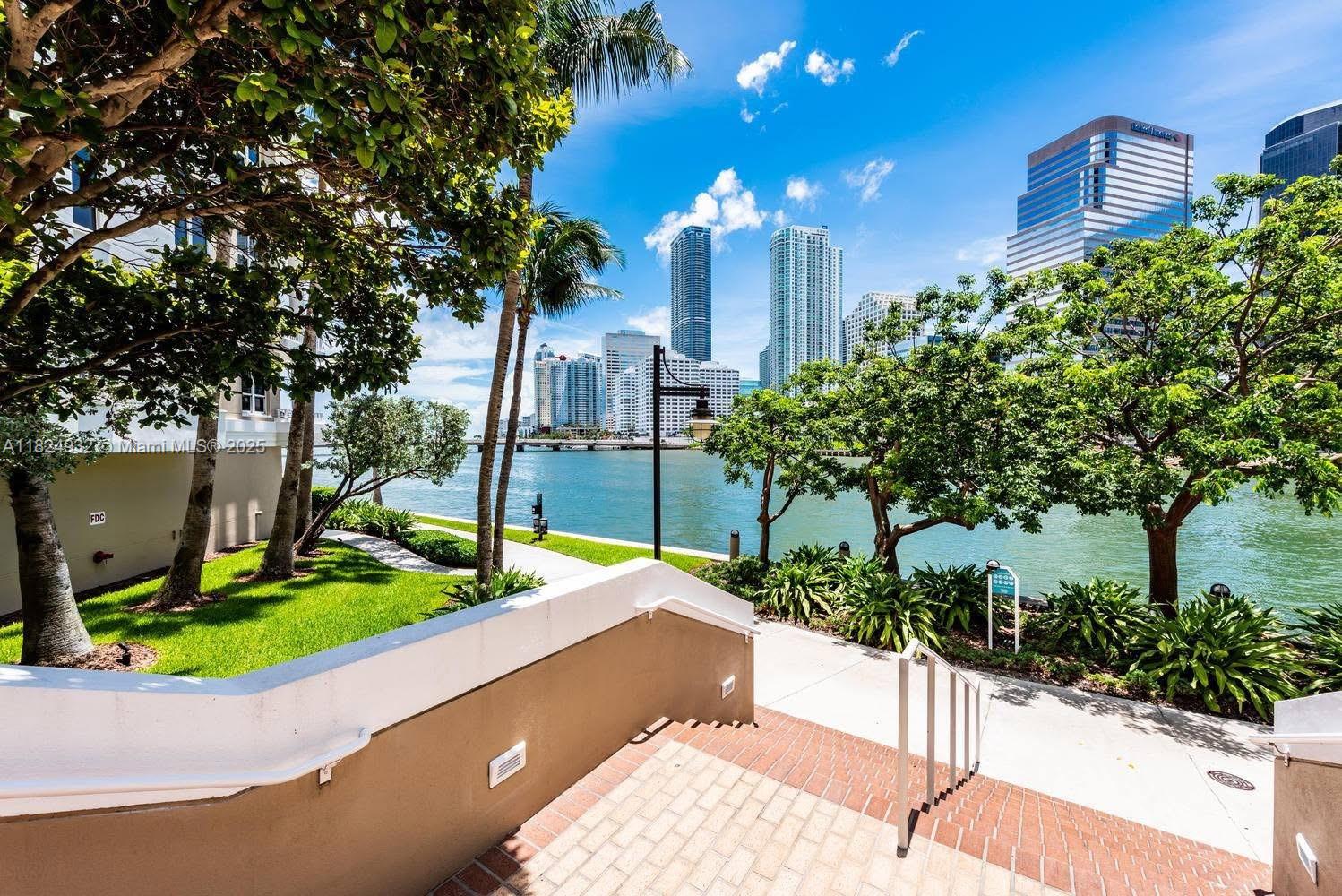 COURTS BRICKELL KEY CONDO - Residential