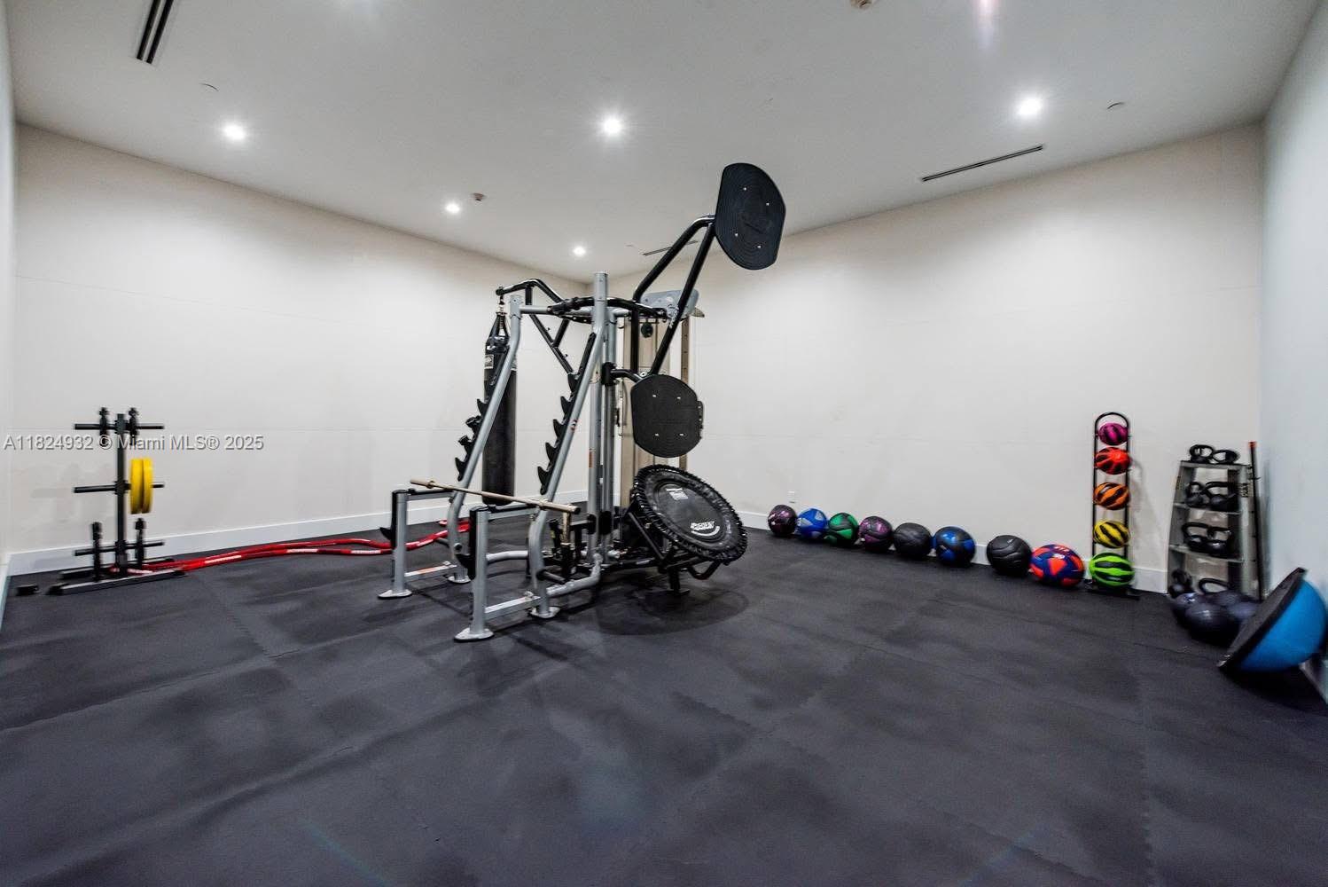 COURTS BRICKELL KEY CONDO - Residential