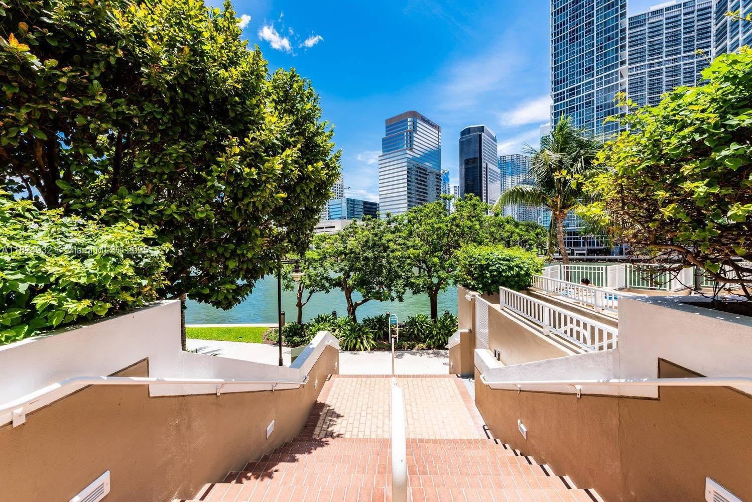 COURTS BRICKELL KEY CONDO - Residential