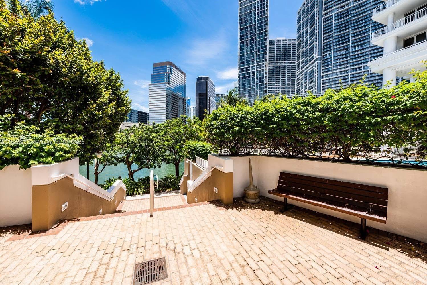 COURTS BRICKELL KEY CONDO - Residential