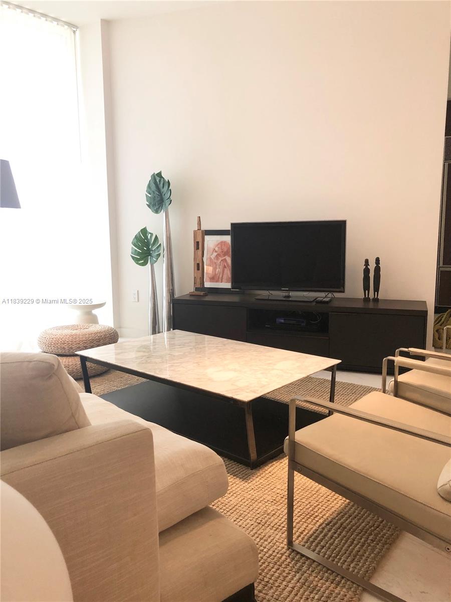 TDR TOWER III CONDO - Residential Lease