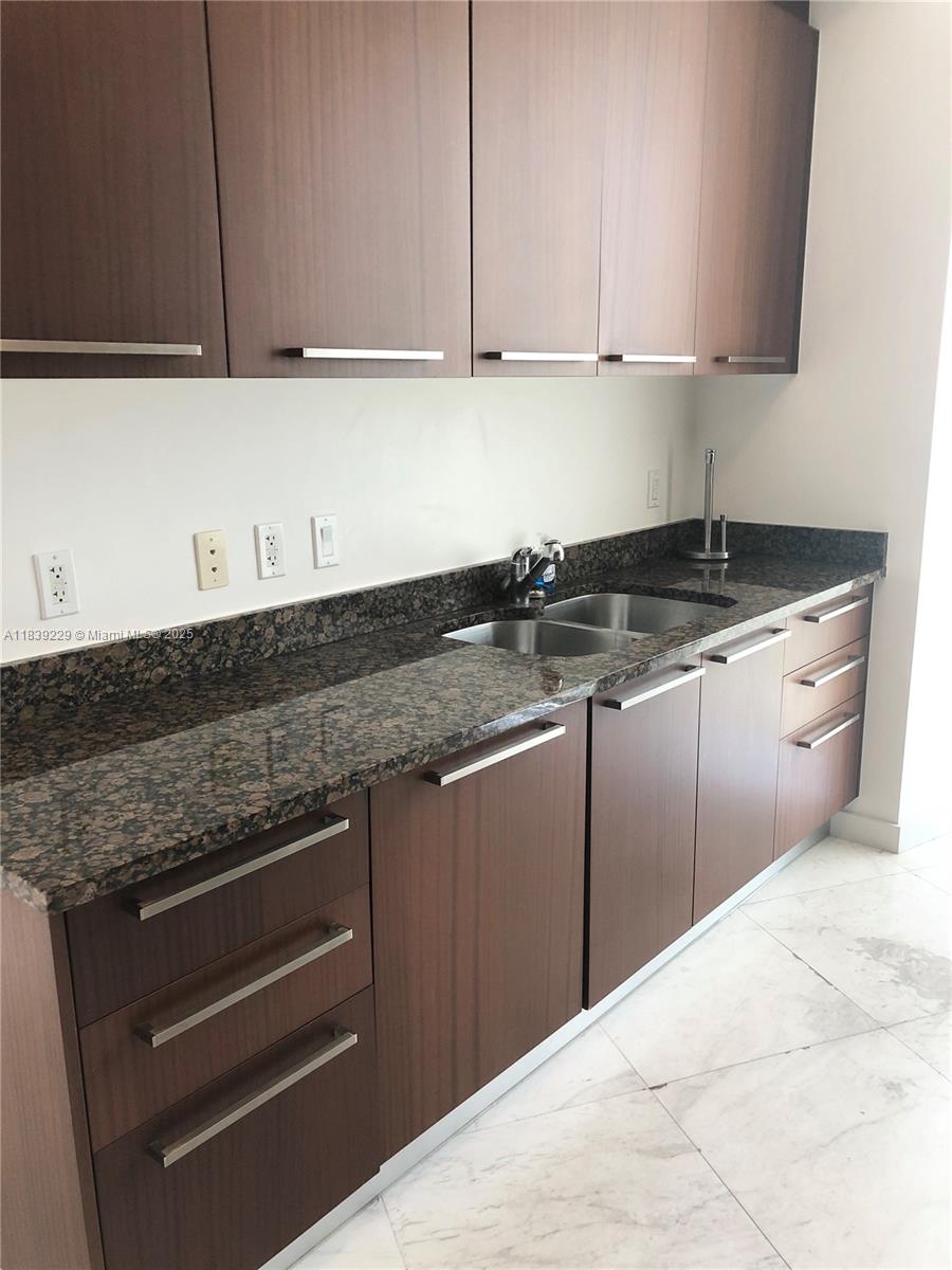 TDR TOWER III CONDO - Residential Lease