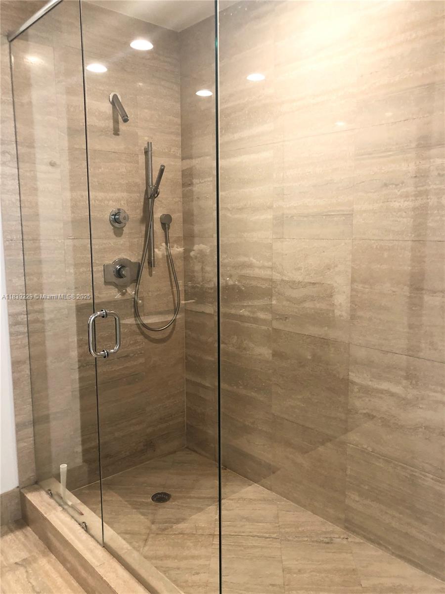 TDR TOWER III CONDO - Residential Lease