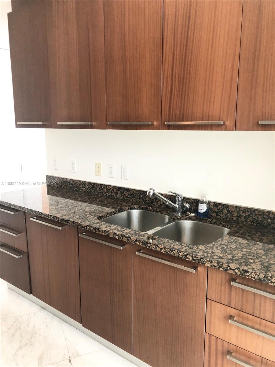 TDR TOWER III CONDO - Residential Lease