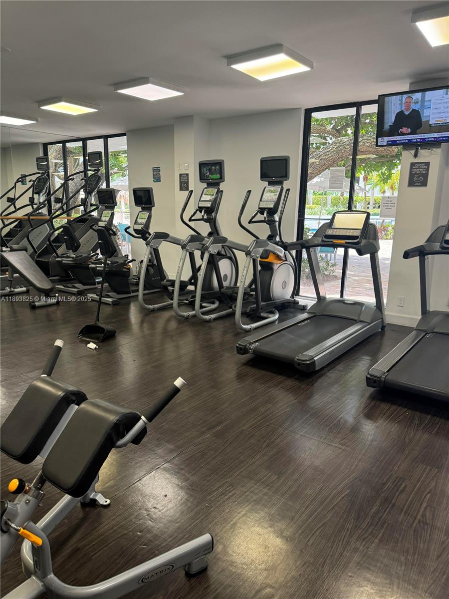 PARC CENTRAL AVENTURA EAS - Residential Lease