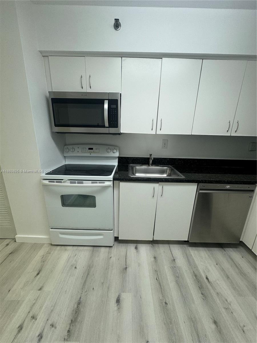 PARC CENTRAL AVENTURA EAS - Residential Lease