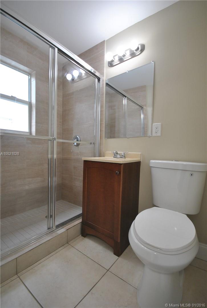 2 53 42 HAYNSWORTH BEACH - Residential Lease