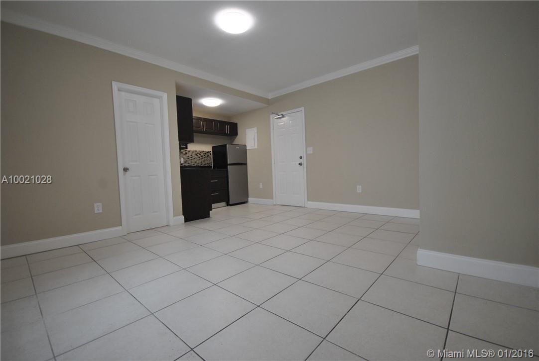 2 53 42 HAYNSWORTH BEACH - Residential Lease