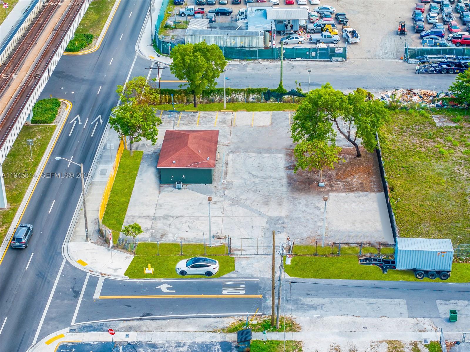 ELIZABETH PARK - Land