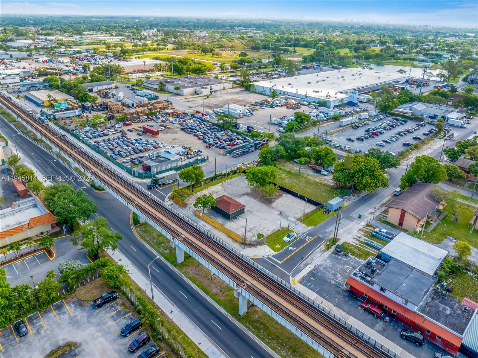 ELIZABETH PARK - Land