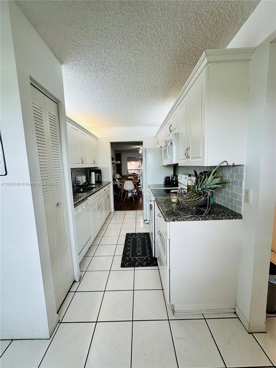CAMBRIDGE AT CENTURY VILL - Residential