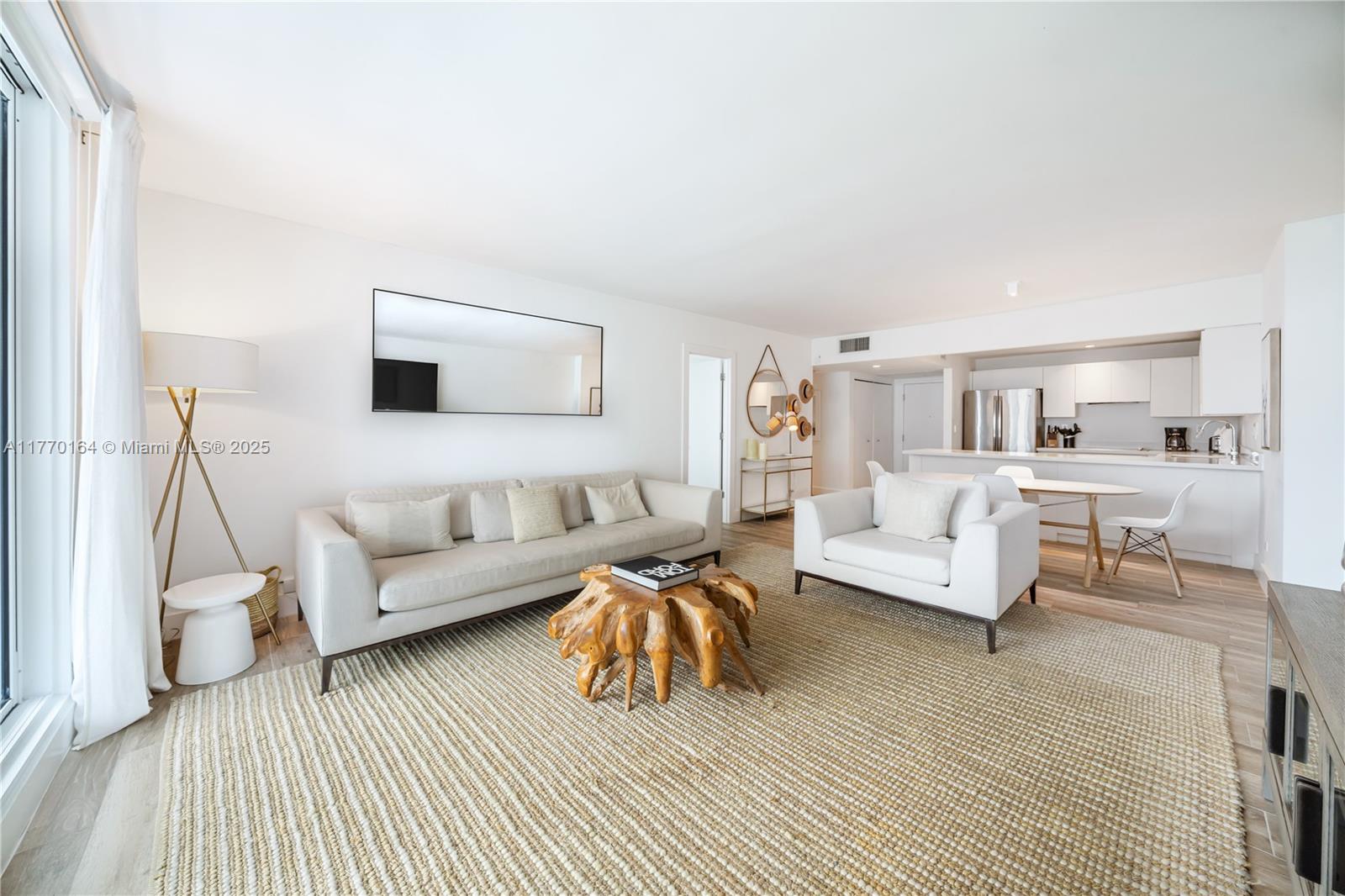 2301 Collins Ave 703