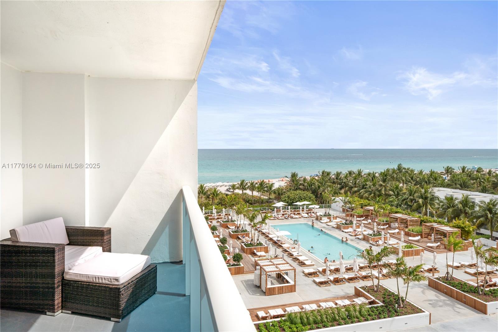2301 Collins Ave 703