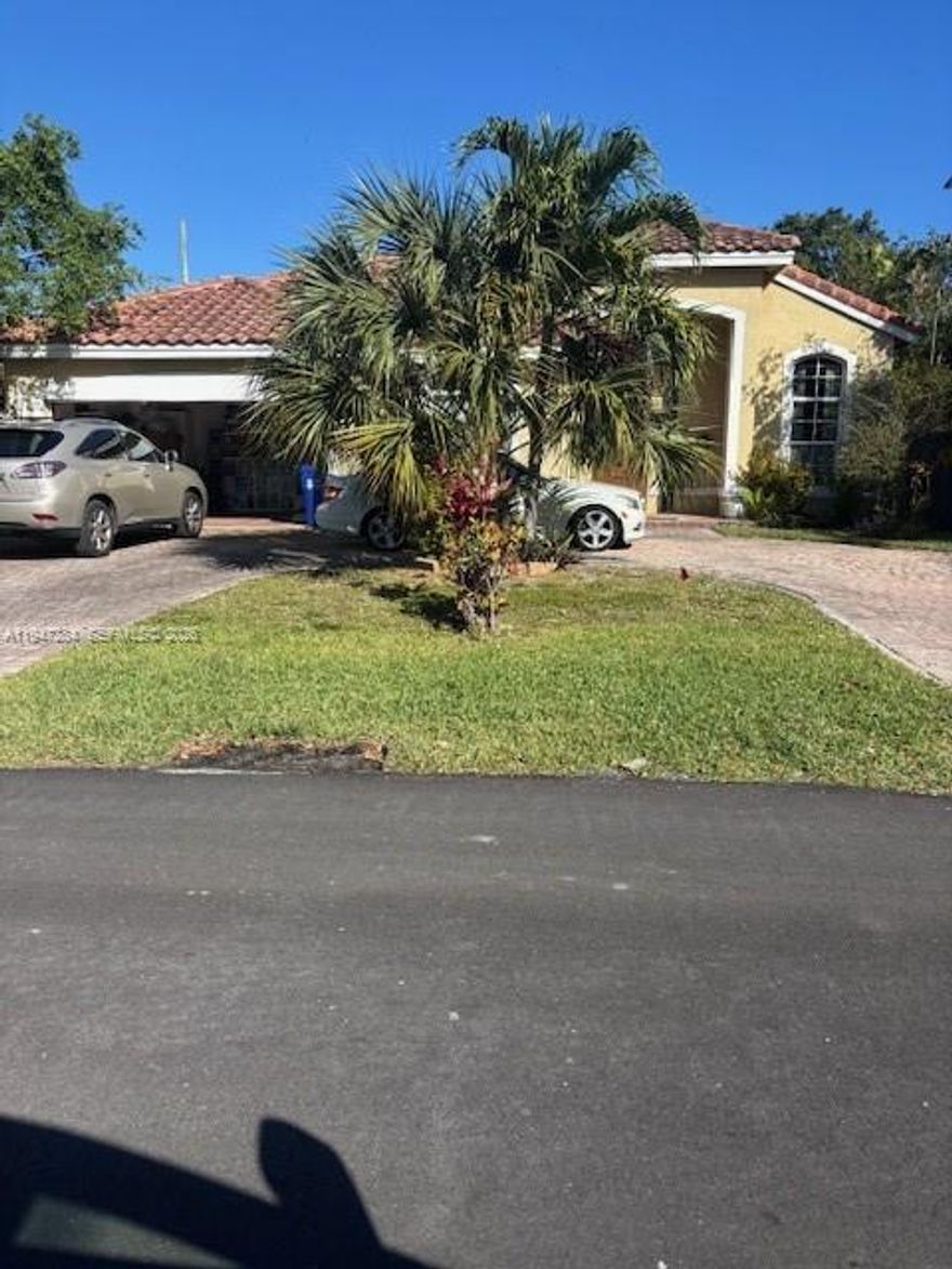 Very nice and beautiful house. Ease to show. Great location ! 3 bedroom and 3 bathroom !Close to the beach and close to shopping!!Don’t miss this great opportunity to own a home in a well-sought-after location that offers the relaxed lifestyle many buyers are looking for. Ease to show.