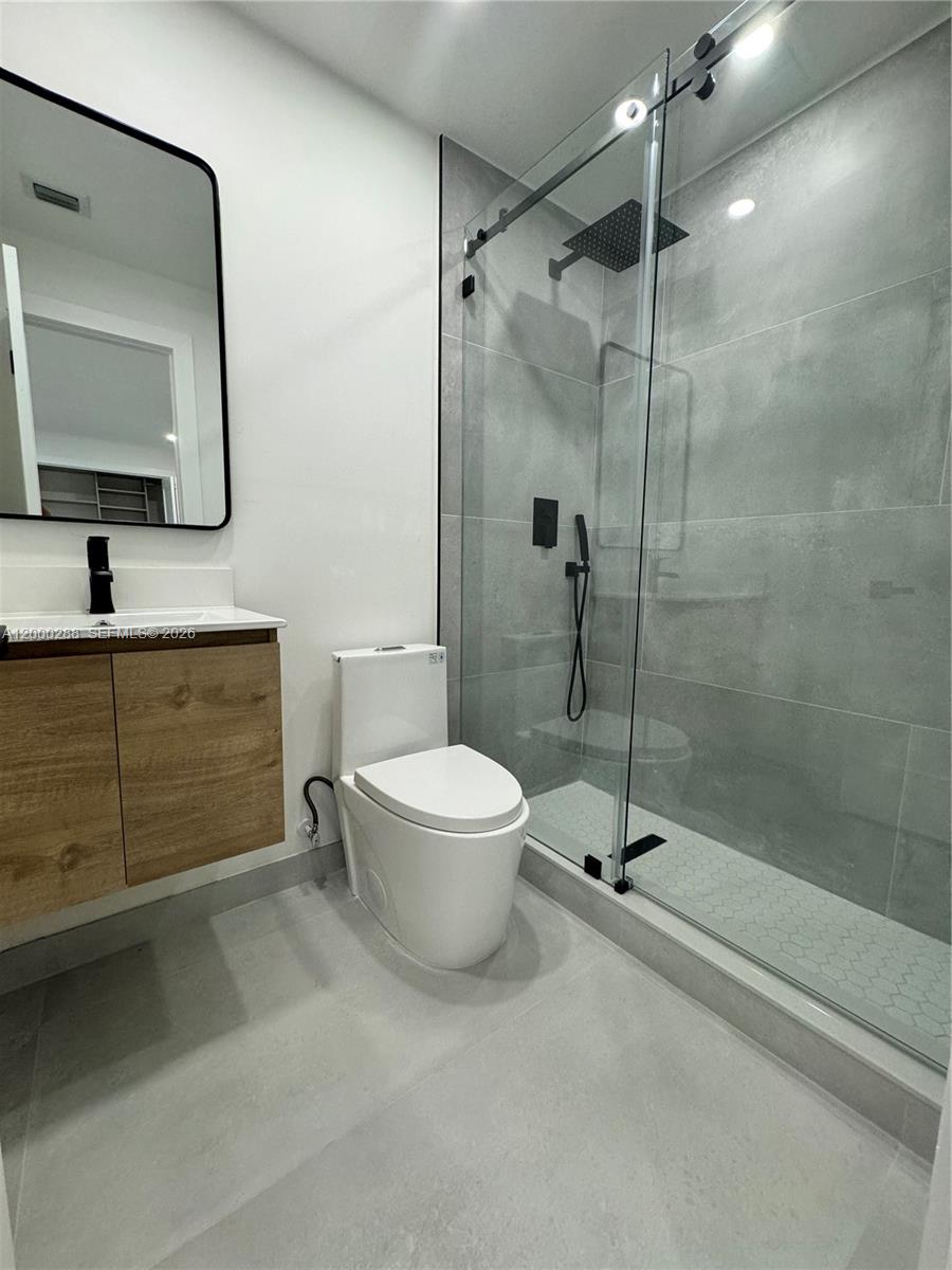 CORAL VILLAS REV - Residential Lease