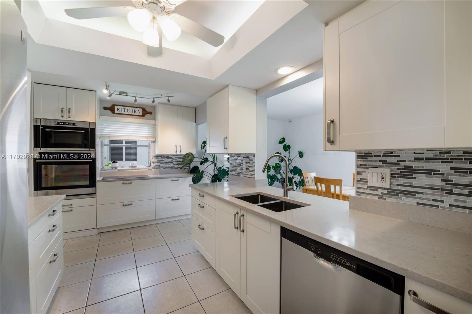 1441 W Campanelli Dr