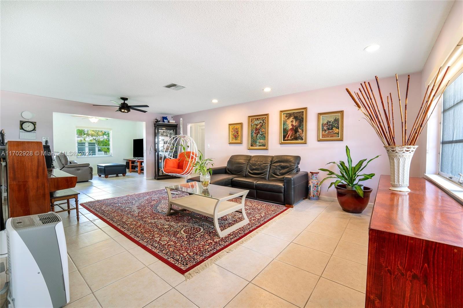 1441 W Campanelli Dr