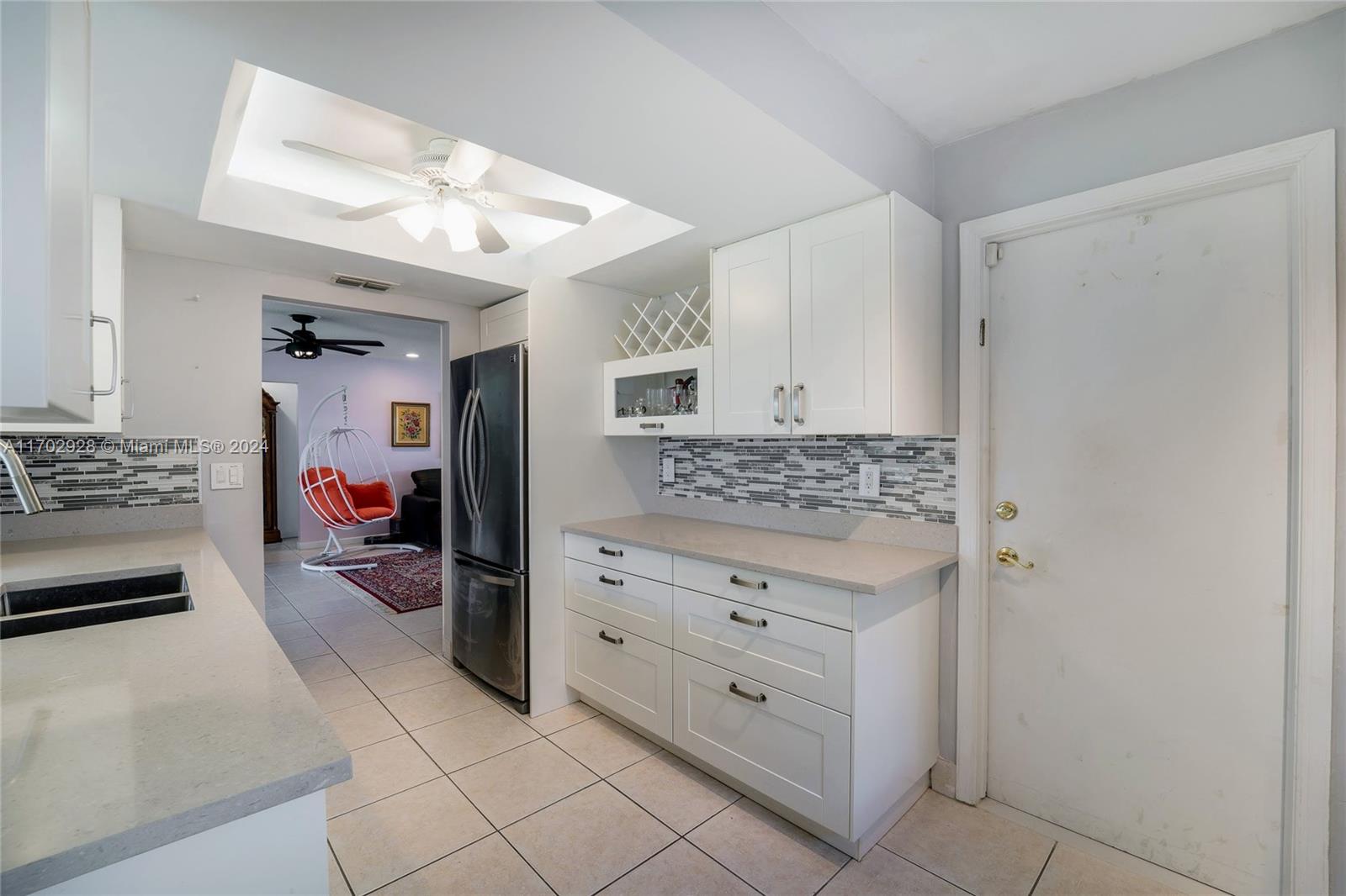 1441 W Campanelli Dr