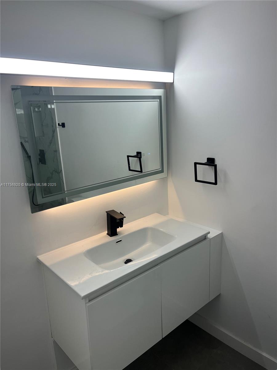 MIRADOR 1000 CONDO - Residential