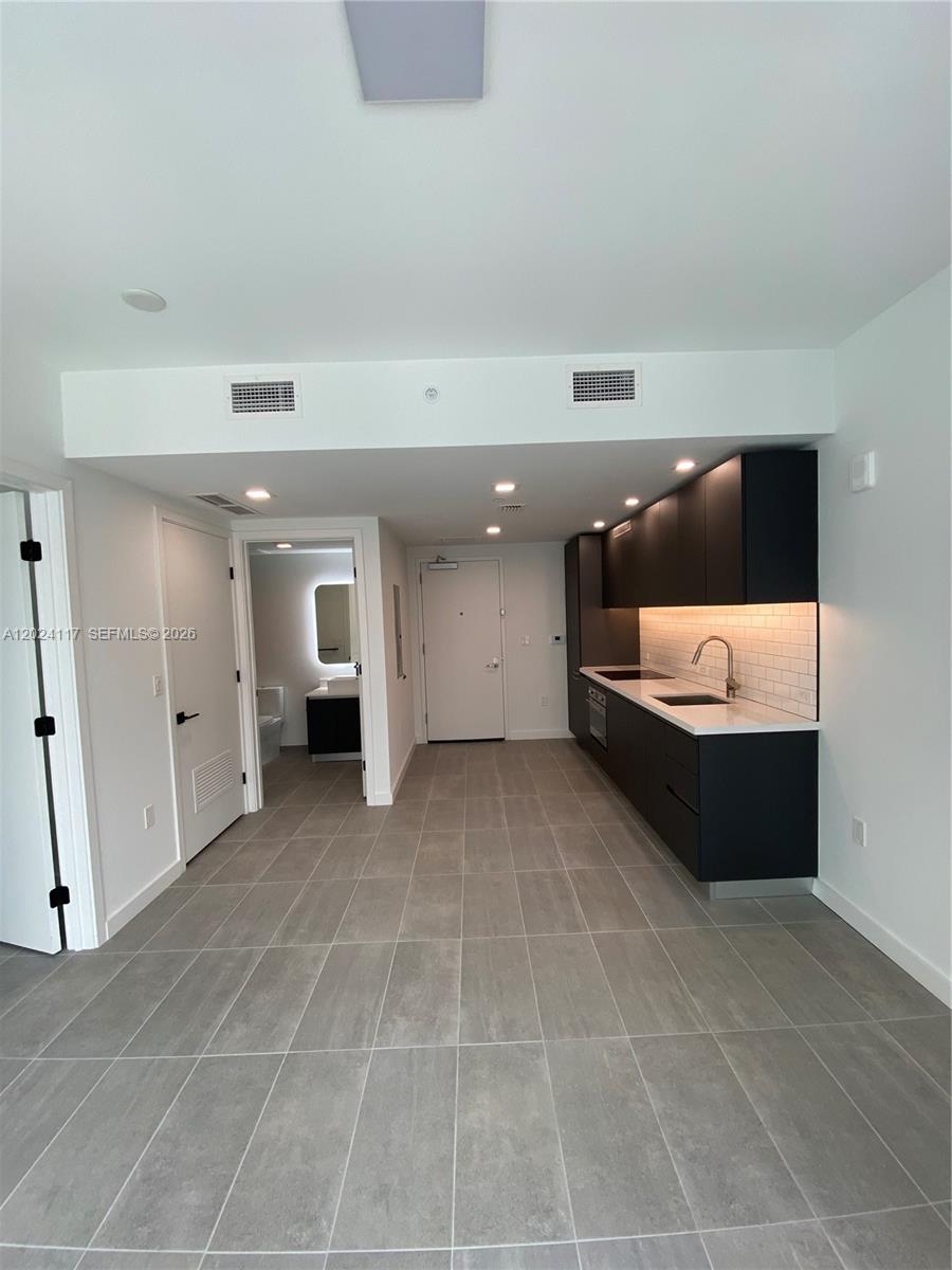 227 NE 2nd St 1701