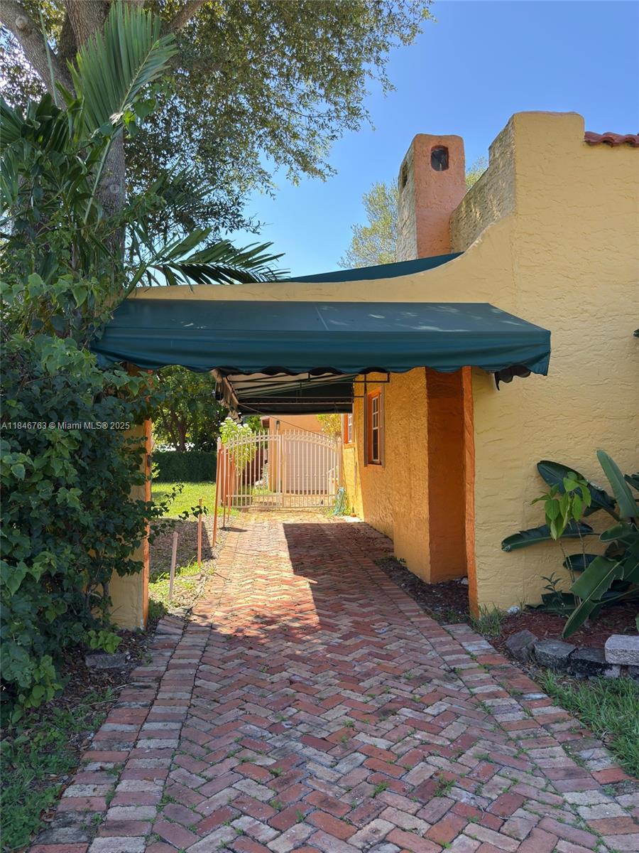 537 Glen Way