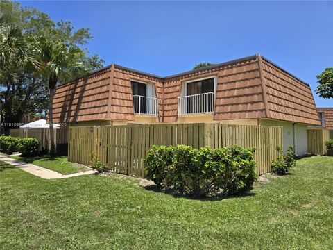 824 Blue Ridge Cir 824 West Palm Beach FL 33409